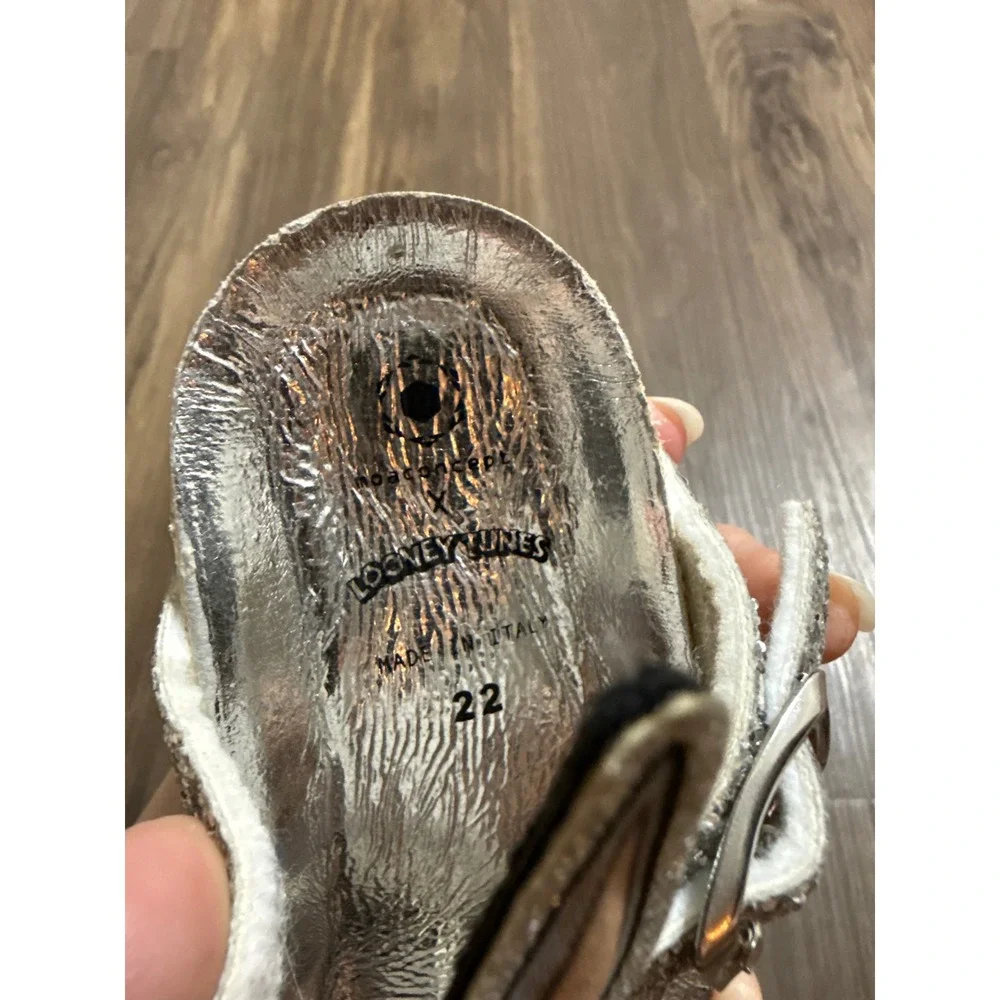 Master of Arts x Looney Tunes Sandals‎ Kids 22/US 6 Silver Bugs Bunny Glitter